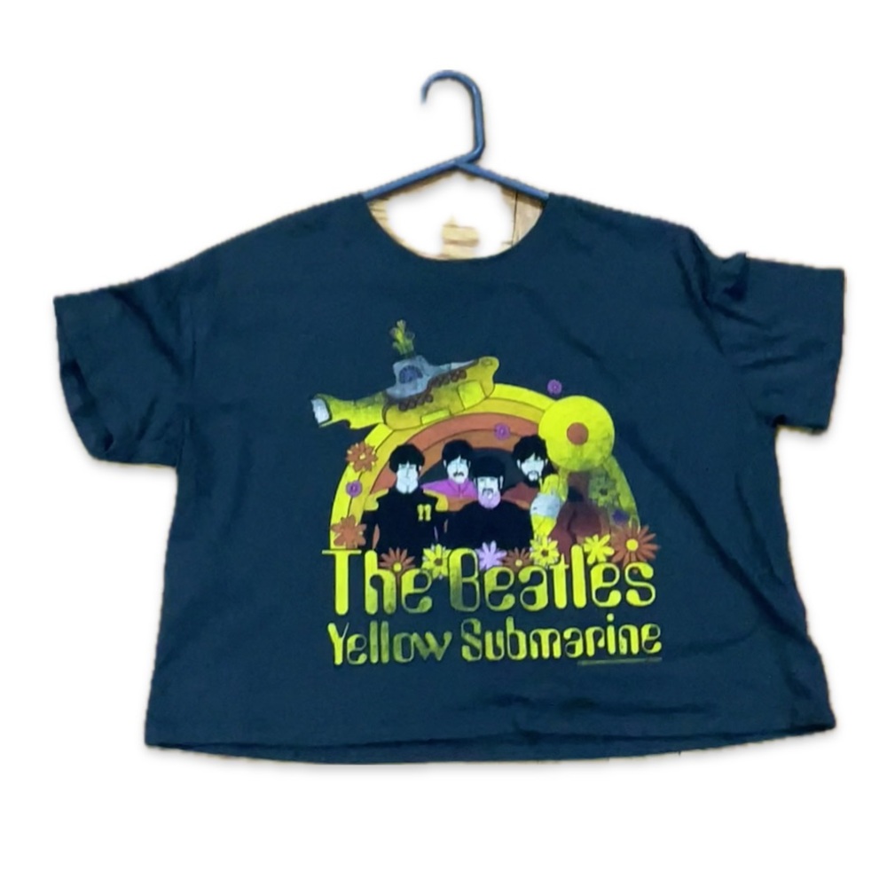 SOLD🚨Old Navy Vintage The Beatles Loose Fit Crop Tee in EUC (L)